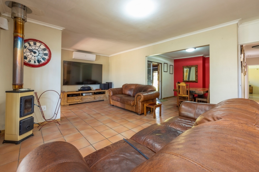 To Let 3 Bedroom Property for Rent in Uitzicht Western Cape